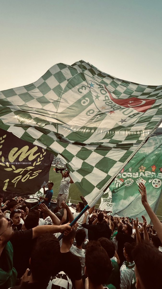 İstersen Donatalım Dört Bir Yanı Bayraklarla 🐊 <a href="/BursasporSk/">Bursaspor</a>