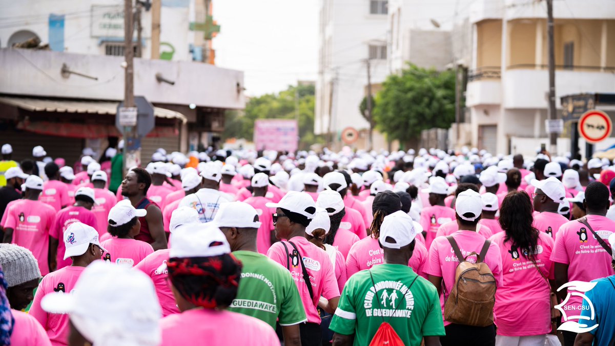 Le Ministre de la Famille et des Solidarités,Maïmouna Dieye l'officiel et son homologue de la Santé et de l'Action sociale, Dr Ibrahima SY ont donné le top départ de "Octobre rose", ce dimanche 29 septembre devant le siège de la Ligue Sénégalaise contre le Cancer - LISCA.