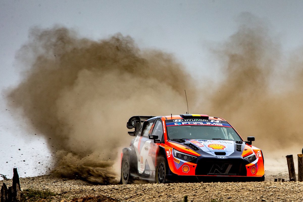 thierryneuville's tweet photo. Rally Chile is completed and we finished 4th overall. 
We knew it would be a challenging weekend but I think we made the most of it. We can be happy about this result!

We keep our lead in the Championship with an advantage of 29 points over our team mates Ott and Martin. 

With two more events left this year, we’re excited for what’s ahead!

See you in Central European Rally  🚙💨

#WRC #HMSGOfficial #RallyChile
#Uhoda #LKQ #RedBullMotorsports #BaumaStone #HeliandCo #HyundaiBelux #BellRacing #JOST