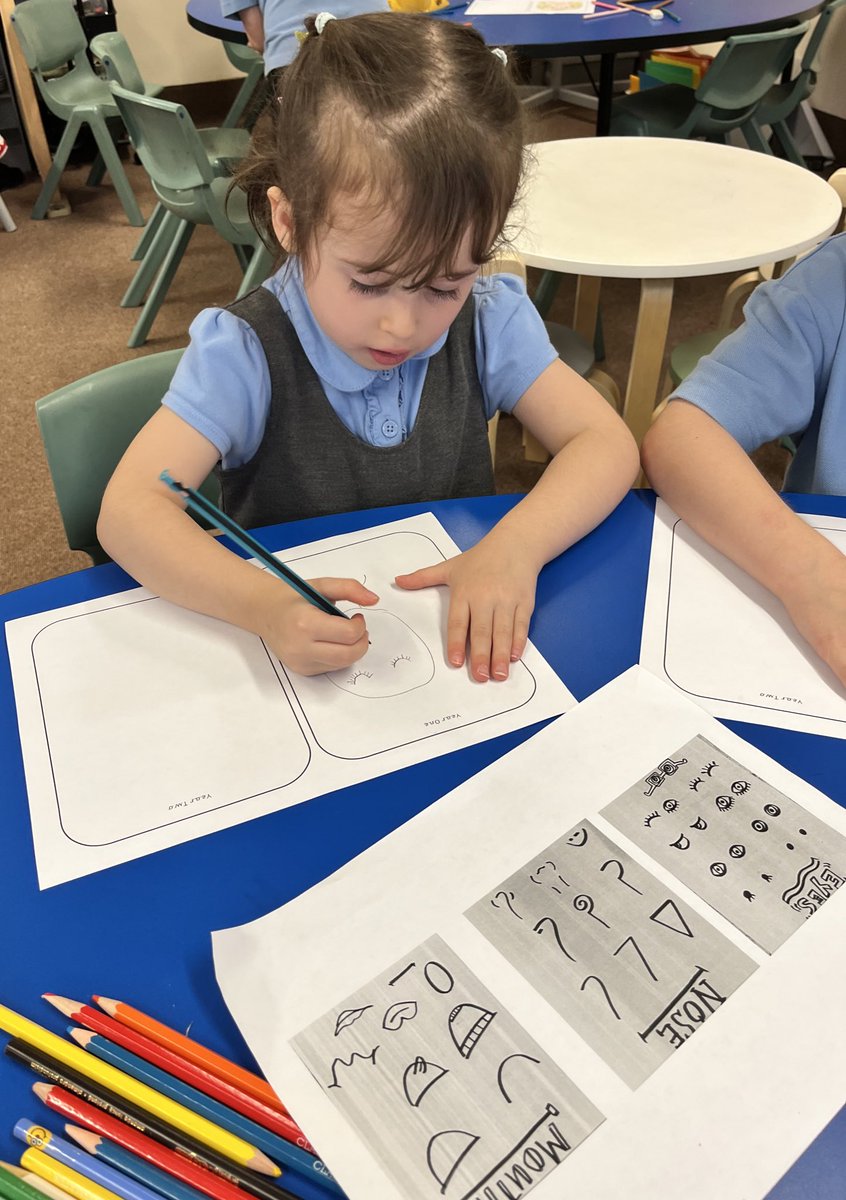 Blwyddyn Un have been learning how to do self portraits #bethebestyoucanbe