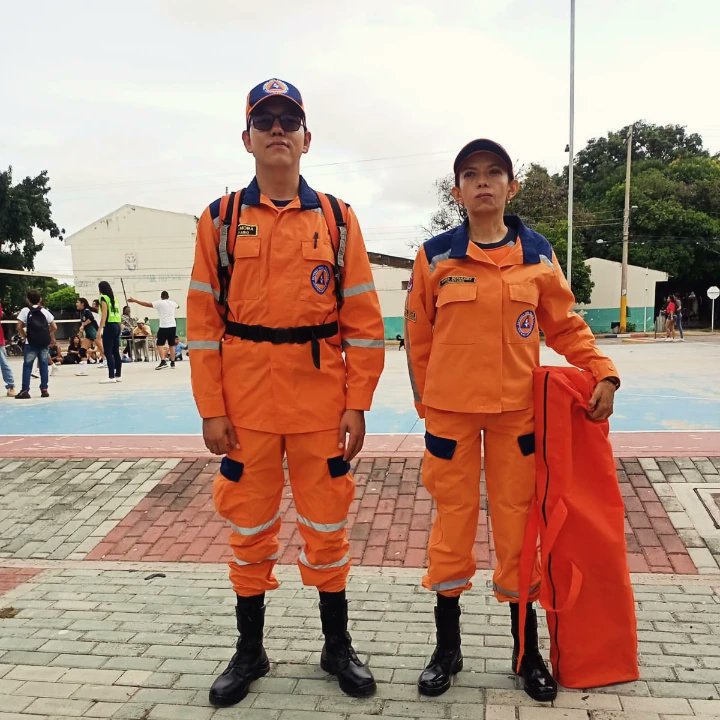 ¡Colombia necesita tu corazón y tus manos!

En nuestro país, hay personas y comunidades que necesitan apoyo y ayuda. Los voluntarios son los héroes que hacen la diferencia.

Te necesitamos 🧡📣

Inscríbete hasta el 3 de octubre
docs.google.com/forms/d/e/1FAI…