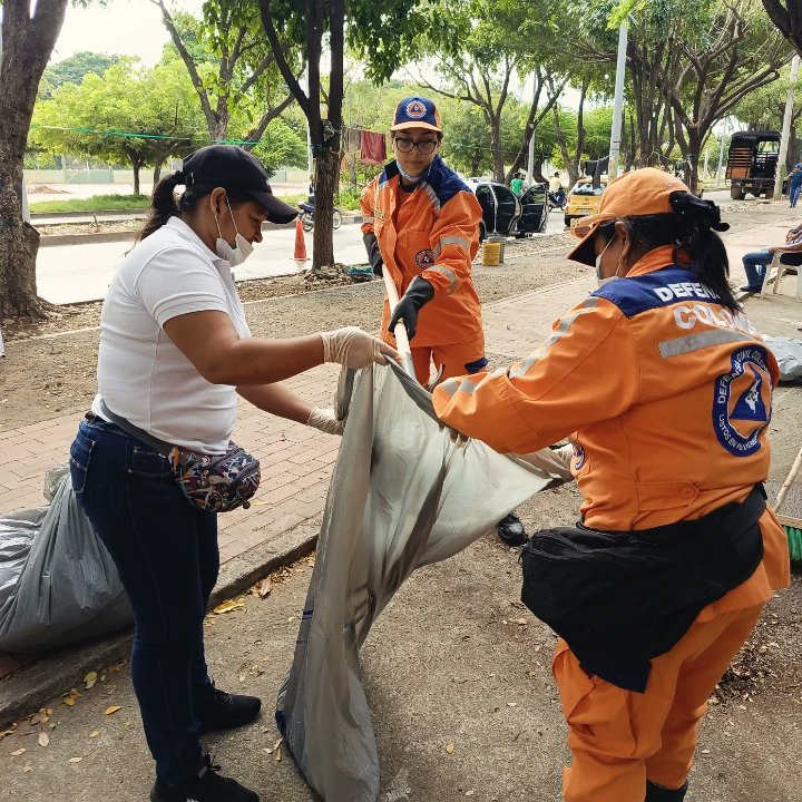 civil_comite's tweet photo. ¡Colombia necesita tu corazón y tus manos!

En nuestro país, hay personas y comunidades que necesitan apoyo y ayuda. Los voluntarios son los héroes que hacen la diferencia.

Te necesitamos 🧡📣

Inscríbete hasta el 3 de octubre
https://t.co/yexH6qtITA https://t.co/lKQLjPkx9C