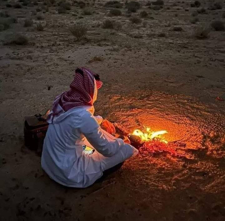 السكـــوت أوســـع لا ضـــاق الحكـــي
وش يفيـــد البـــوح .. والـــواقـــــع أصـــم