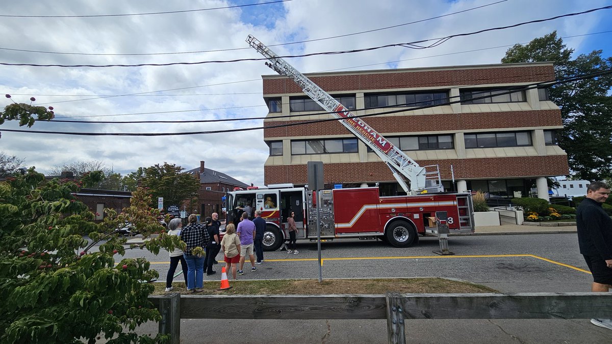 NeedhamChannel's tweet image. A few of the sights from this year's @crrchamber Needham Harvest Fair!! We met some fabulous people and had fun connecting with friends. We'll have a story from the event this Thursday night on the #NeedhamChannelNews!
#TheNeedhamChannel #NeedhamMA #harvestfair #fallinnewengland