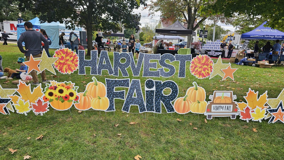 NeedhamChannel's tweet image. A few of the sights from this year's @crrchamber Needham Harvest Fair!! We met some fabulous people and had fun connecting with friends. We'll have a story from the event this Thursday night on the #NeedhamChannelNews!
#TheNeedhamChannel #NeedhamMA #harvestfair #fallinnewengland