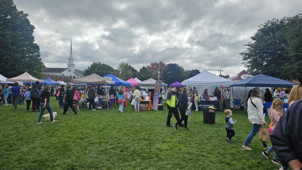 NeedhamChannel's tweet image. A few of the sights from this year's @crrchamber Needham Harvest Fair!! We met some fabulous people and had fun connecting with friends. We'll have a story from the event this Thursday night on the #NeedhamChannelNews!
#TheNeedhamChannel #NeedhamMA #harvestfair #fallinnewengland