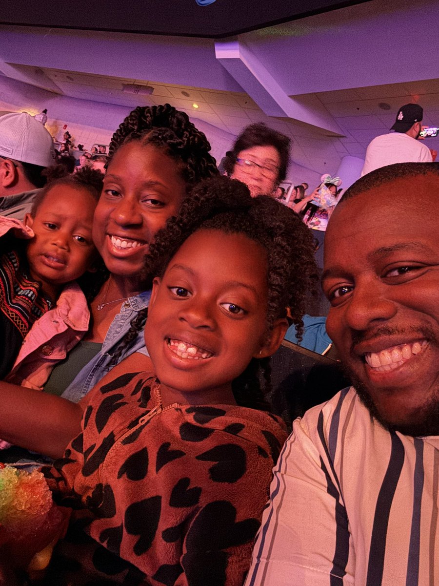 danKRANE's tweet photo. #DisneyOnIce https://t.co/lbpJhcbjCa