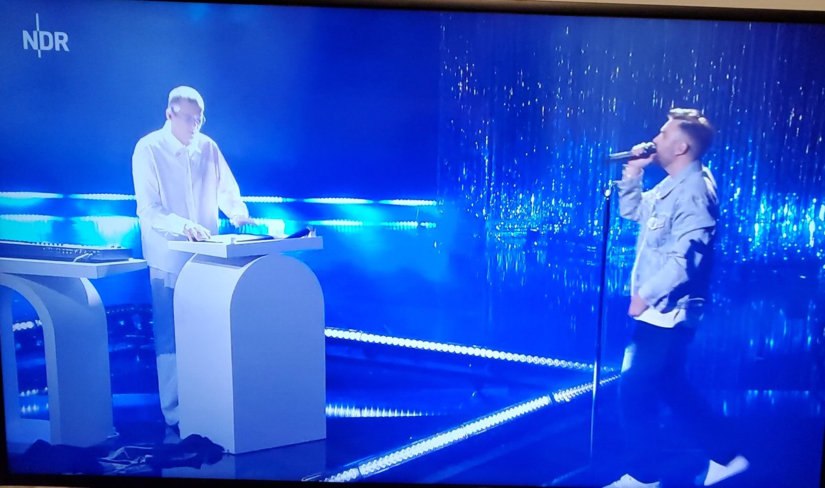 MecaDesOndes's tweet image. Ailleurs dans le monde 🇩🇪
Sur la télé publique allemande, il existe une cérémonie annuelle de prix pour la #radio, "Deutscher Radiopreis", diffusée en prime-time avec plusieurs catégories et du live (dont Lost Frequencies)
Pourquoi pas la même idée un jour en France ? 😊
