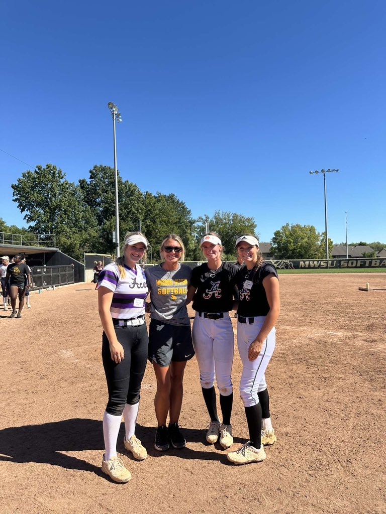 p_weimer's tweet photo. I had a fun day in St. Joe at the  @GriffonSoftball camp today! I enjoyed working @Coach_NThompson and the players to develop my skills. I got to see some of my @AcesFPMidMO friends too! https://t.co/Ge922JEKJB