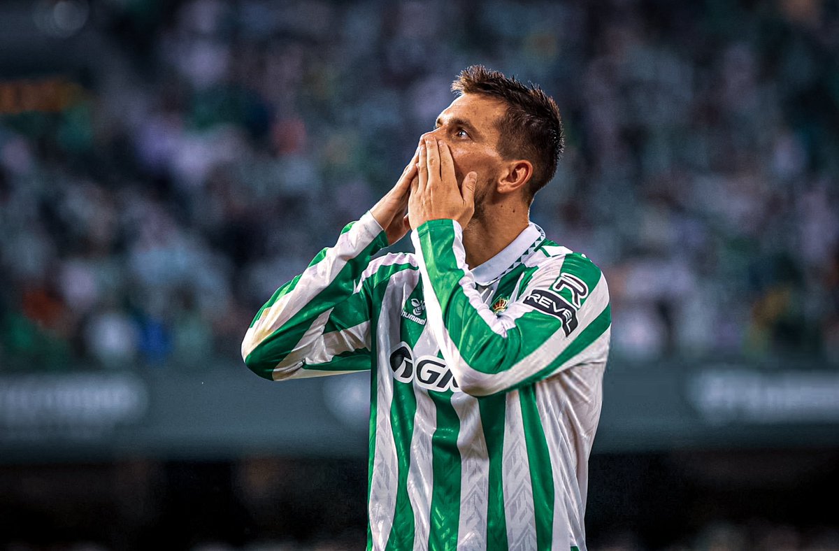 LoCelsoGiovani's tweet photo. Gran victoria equipo !! 
Que hermoso ambiente en el Benito🏟️🔥 
Musho Betis 💚 https://t.co/ze95HN7u2R