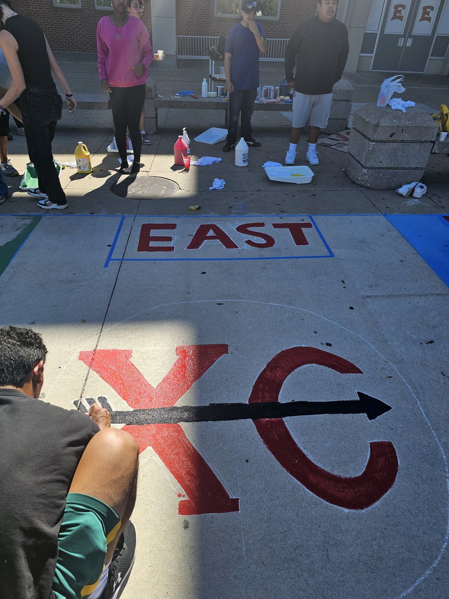 Jason did a great job representing the team and creating sidewalk square to kick off Homecoming week! 🔴⚫️🔴⚫️
 <a href="/Dsmeast/">East High School</a> <a href="/EastDm/">DMEastActivities</a>