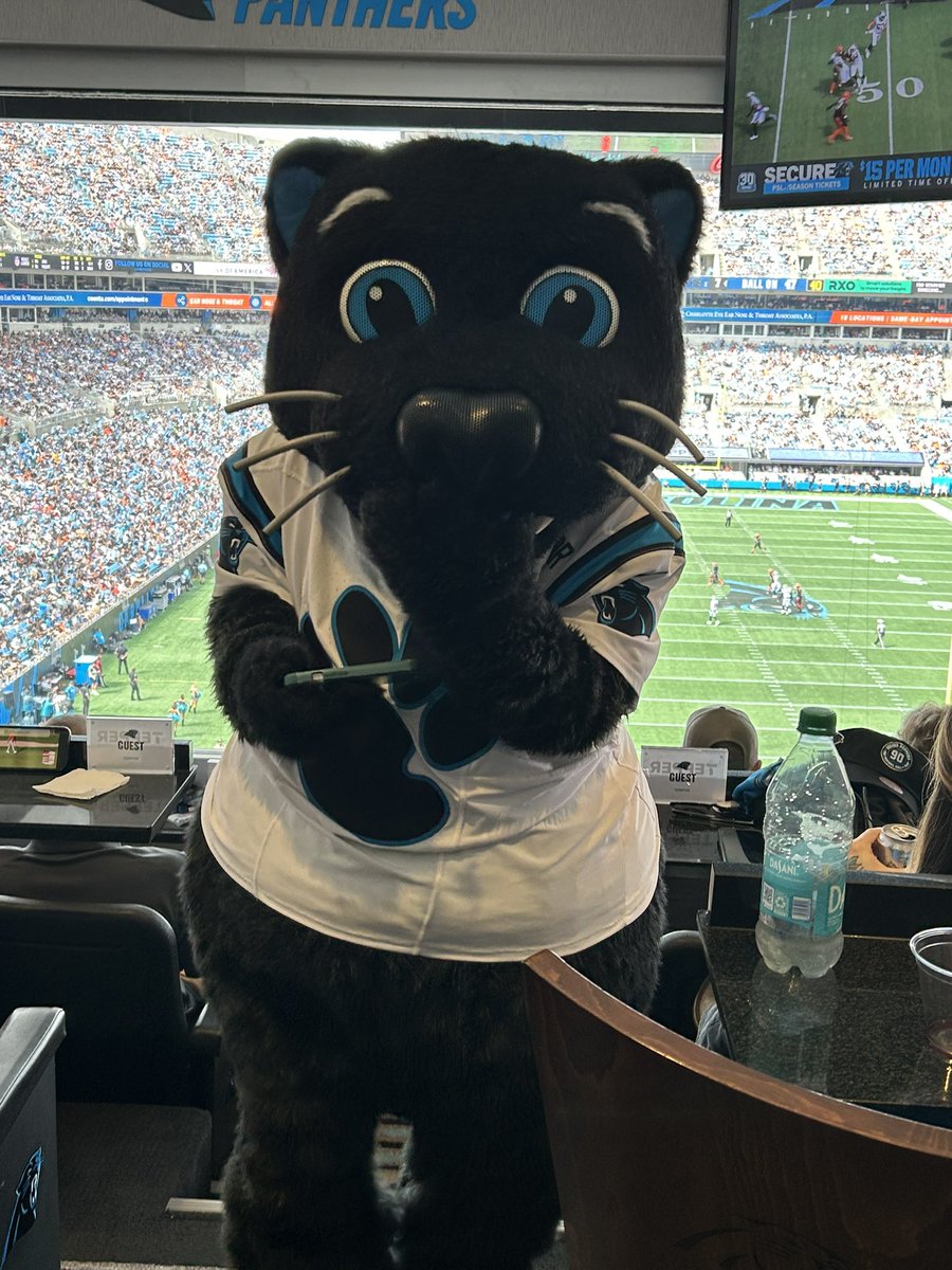 MattSherrill7's tweet photo. @sloprules This guy was blocking my view when it happened. #ndb https://t.co/WEbgffYuwQ