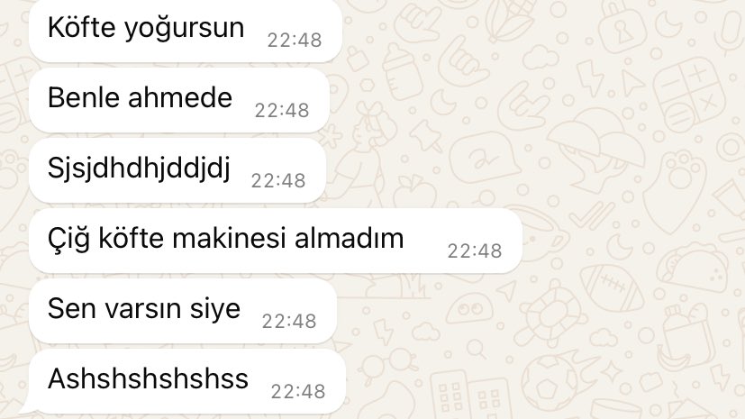 toprak_z_'s tweet photo. Bir çeyiz eşyası olsanız hangi görevi görürsünüz?
Ben: Çiğköfte yoğurma makinesi🙄😁 @dijitalgunl2707 🥲 https://t.co/CGPeD3gKJU