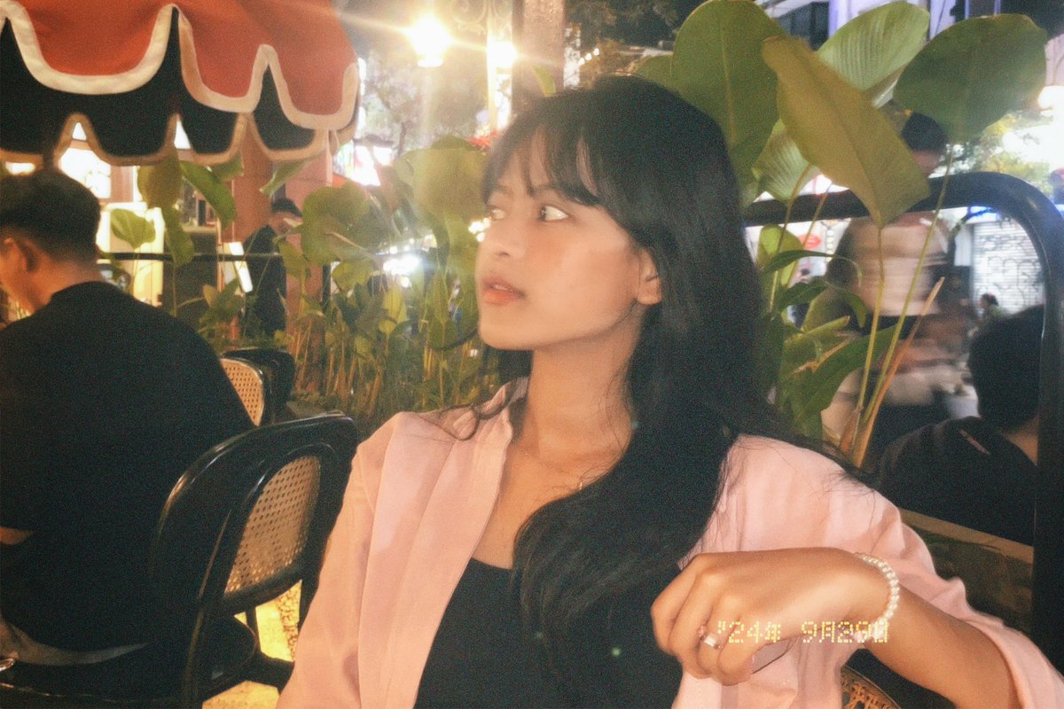 insta saw these first! ⭐️_⭐️