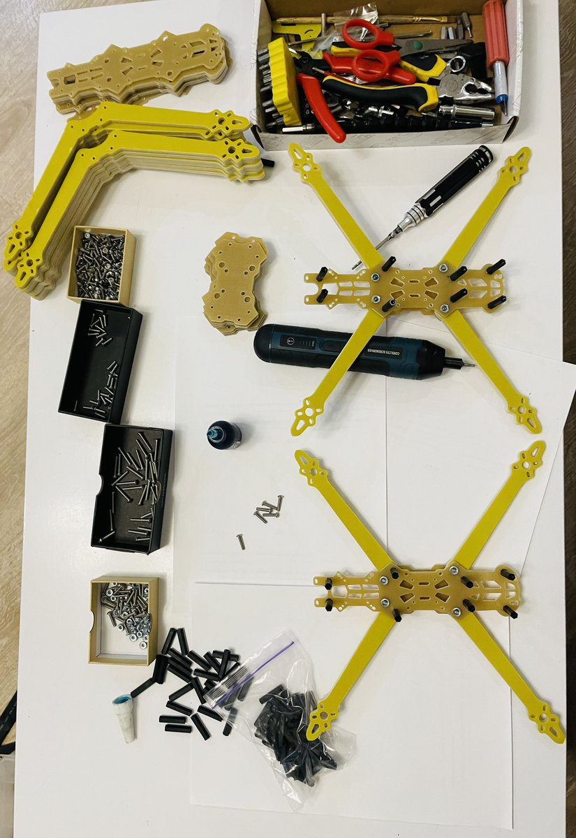 зла Відьма tweet media