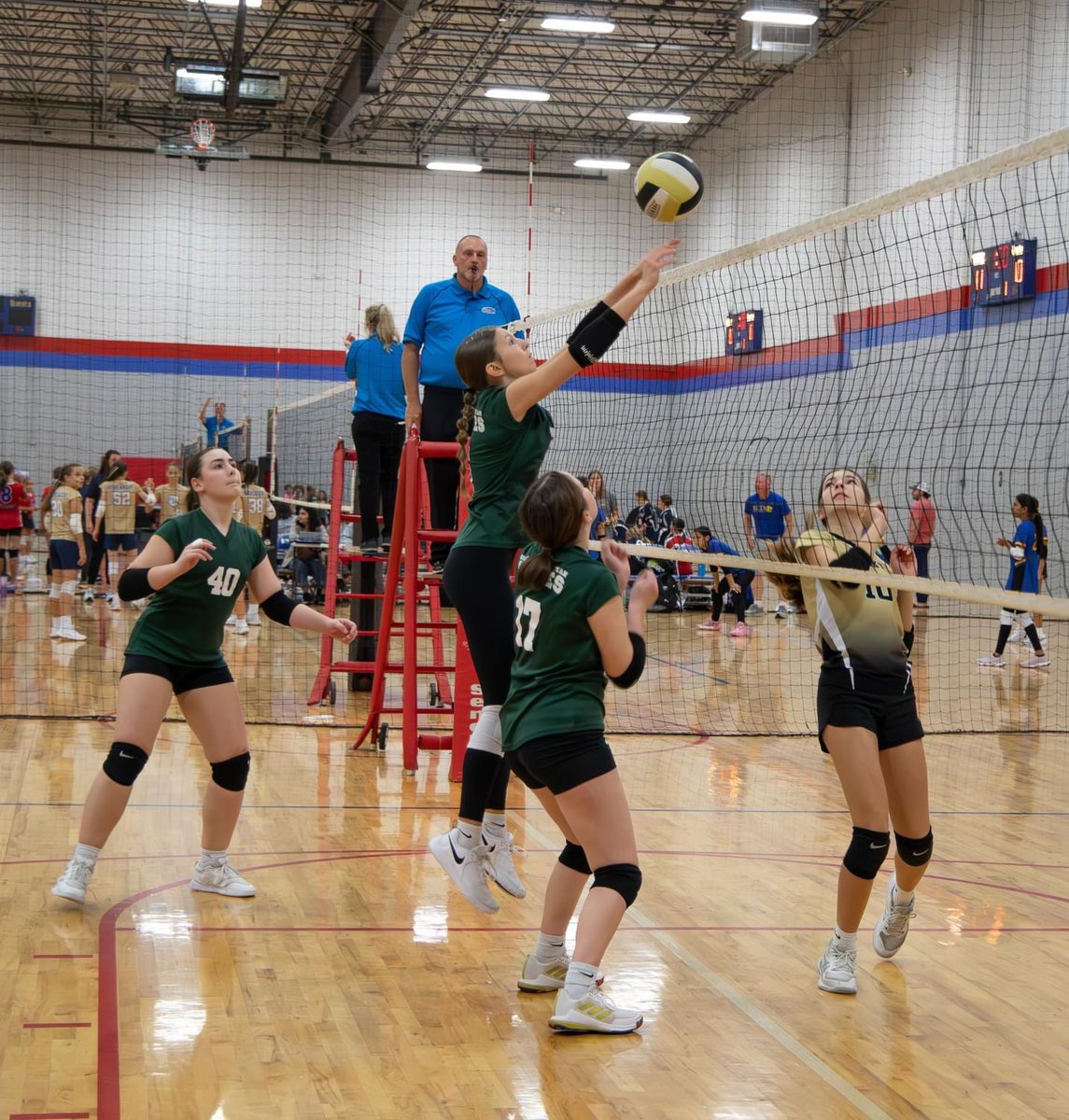 Scenes from the Saturday’s post season tournament for Upper School (7/8) Green and White Volleyball teams. 
#PCSathletics #PCeaglesVolleyball 
📷: L.Howard