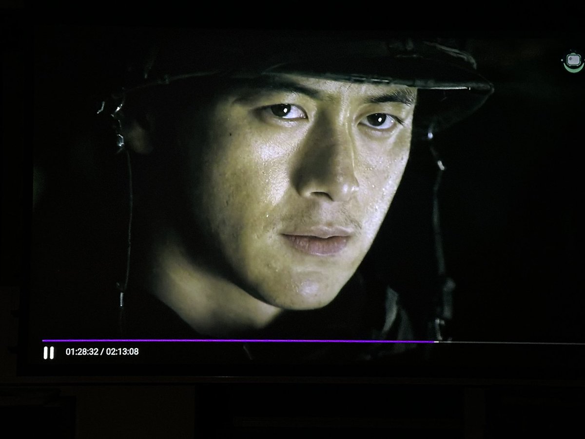 昨晚一起看了韩国影片《高地战》。人性刻画的深刻而真实。男主们都好帅，我尤其喜欢这两位。 https://t.co/Q3XR2c3mHz