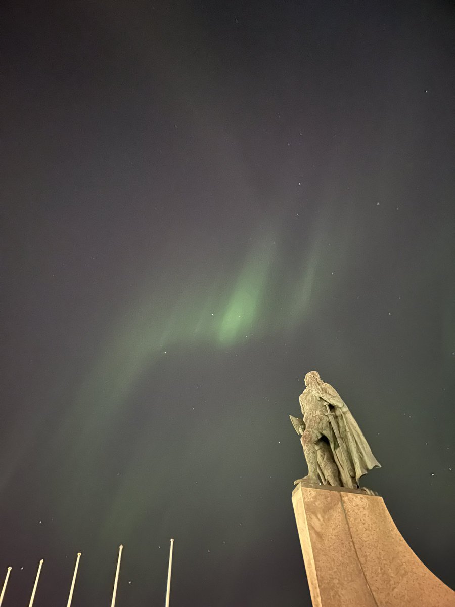 sid2tweet's tweet photo. #NorthernLights in Iceland now. https://t.co/0hH8HjzD1O