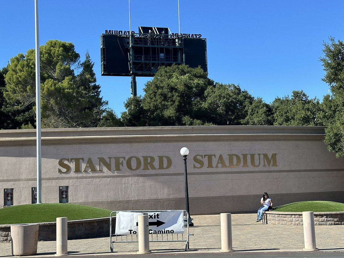 Stanford today for their game v Pittsburgh. Some good quality on show and a great experience to learn more about NCAA Women’s soccer. #makewaves