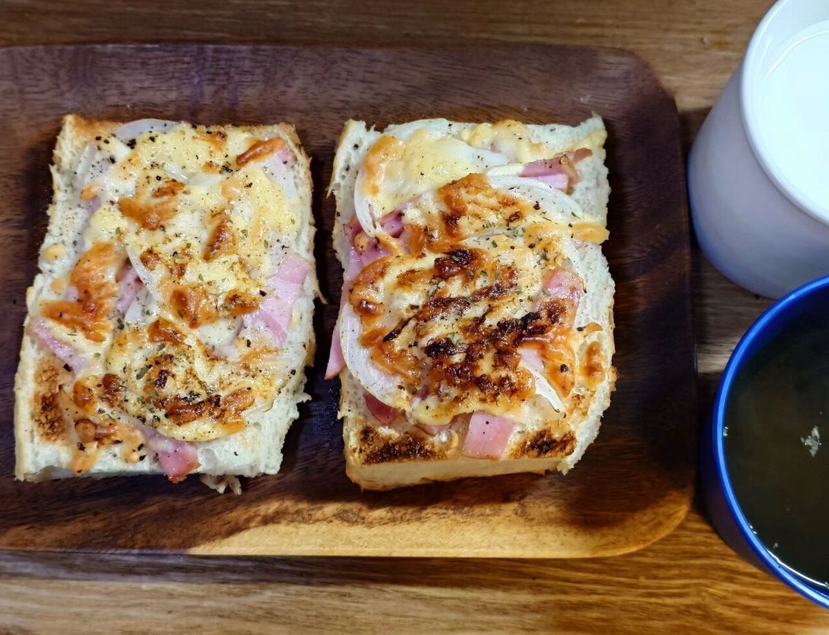 takephoto's tweet photo. #ベーコンチーズトースト #baconandcheese #toast #baguette #bread #soup #milk #gm #breakfast #mealathome #cooking #takekitchen #japanesefood #instafood #朝食 #朝ご飯 #朝ごはん #おうちごはん #自宅飯 #料理 #料理男子 #料理好きな人と繋がりたい #料理記録 https://t.co/uFhPcwj4rN