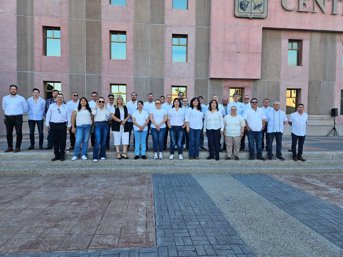 CEASonora's tweet image. Encabezados por el Vocal Ejecutivo, Ariel Monge, el personal de la #CEA y de la #Coves participamos en la ceremonia de Izamiento de Bandera en el marco de la conmemoración del 214 aniversario del inicio de nuestra Independencia. #TierraDeOportunidades