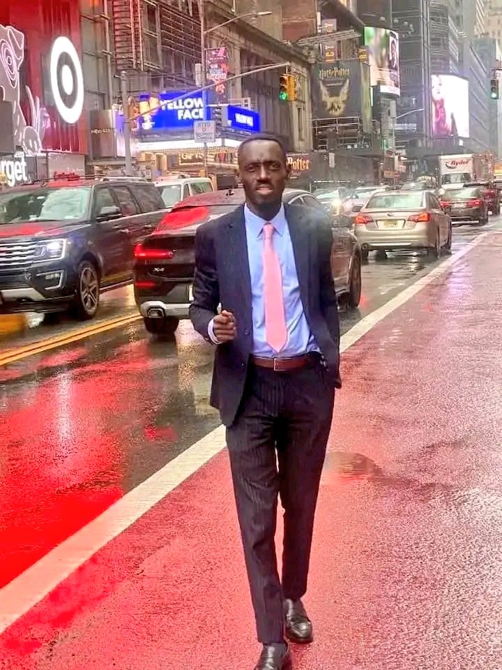 RodrigueBadiba1's tweet photo. @prince_epenge #savoure les rues de @NewYorker à l’âge de 58 #ans. "Mbongo ya @Fatshi20 #elengi… https://t.co/B3OcUan2QV