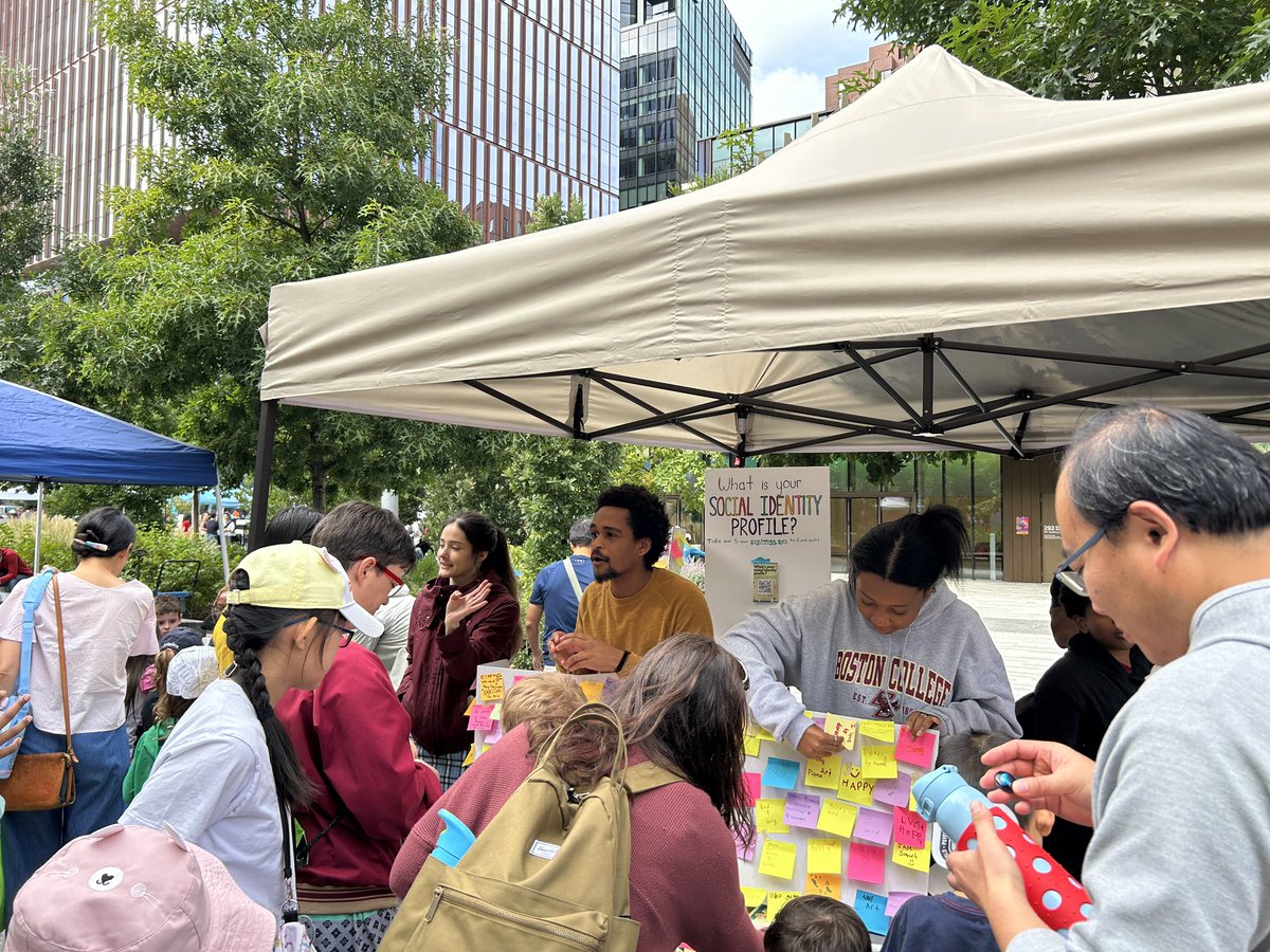 RealMoralityLab's tweet image. The Morality Lab had so much fun tabling at this year’s @CambSciFest ! We had the opportunity to talk to so many folks about our lab’s current work in social identity complexity—thanks to everyone who stopped by!🔬🤩