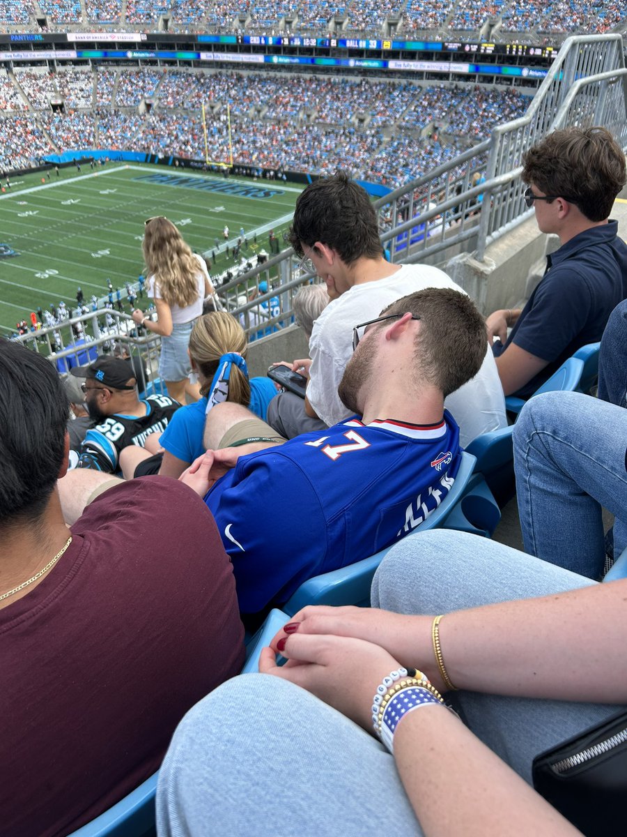 woodBlake's tweet photo. @BarstoolBigCat @PFTCommenter  bad look for Bills Mafia? https://t.co/dpH2QFRjff