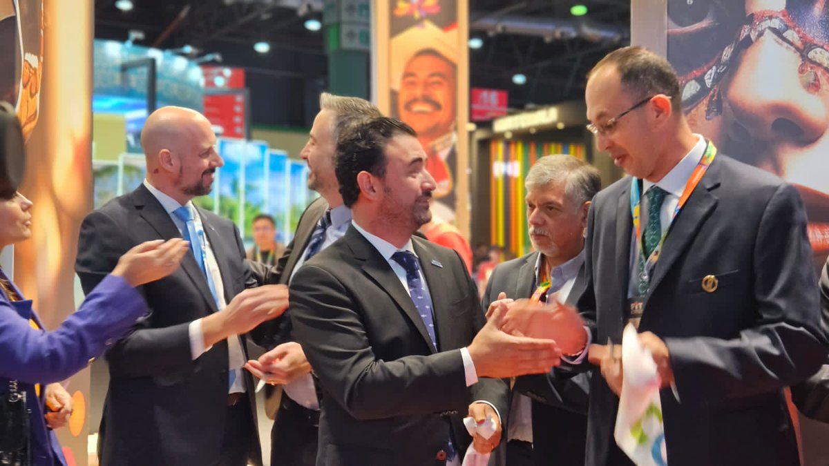 🎊 El pabellón de 🇲🇽 en la <a href="/feriadeturismo/">FIT América Latina</a> #FIT2024 quedó formalmente inaugurado ayer. ¡No dejes de visitarlo en la <a href="/LaRural_BsAs/">La Rural</a>! - stand 2430, flanqueado por las Av. H y J, y las Calles 17 y 18. Conoce la amplia y rica oferta turística de 🇲🇽, y planea tus próximas vacaciones ✈️