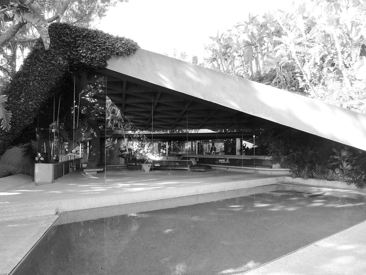 TRES60Blog's tweet photo. Residencia Sheats-Goldstein diseñada y construida entre 1961 y 1963 por el arquitecto estadounidense John Lautner en el barrio de Beverly Crest en Los Ángeles, California.

#JohnLautner #midcenturymodern

Fotos de Tom Ferguson. https://t.co/Vza6QhdCmx
