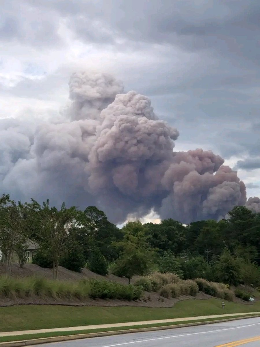 kiranjoshi235's tweet image. #BREAKING: 😱😱
Shelter-in-Place and Evacuations Ordered in Conyers, GA. Due to a Biolab Chemical Plant Fire releasing massive amounts toxic smoke!
#Conyers #ConyersAnimalShelter 
#Georgia
