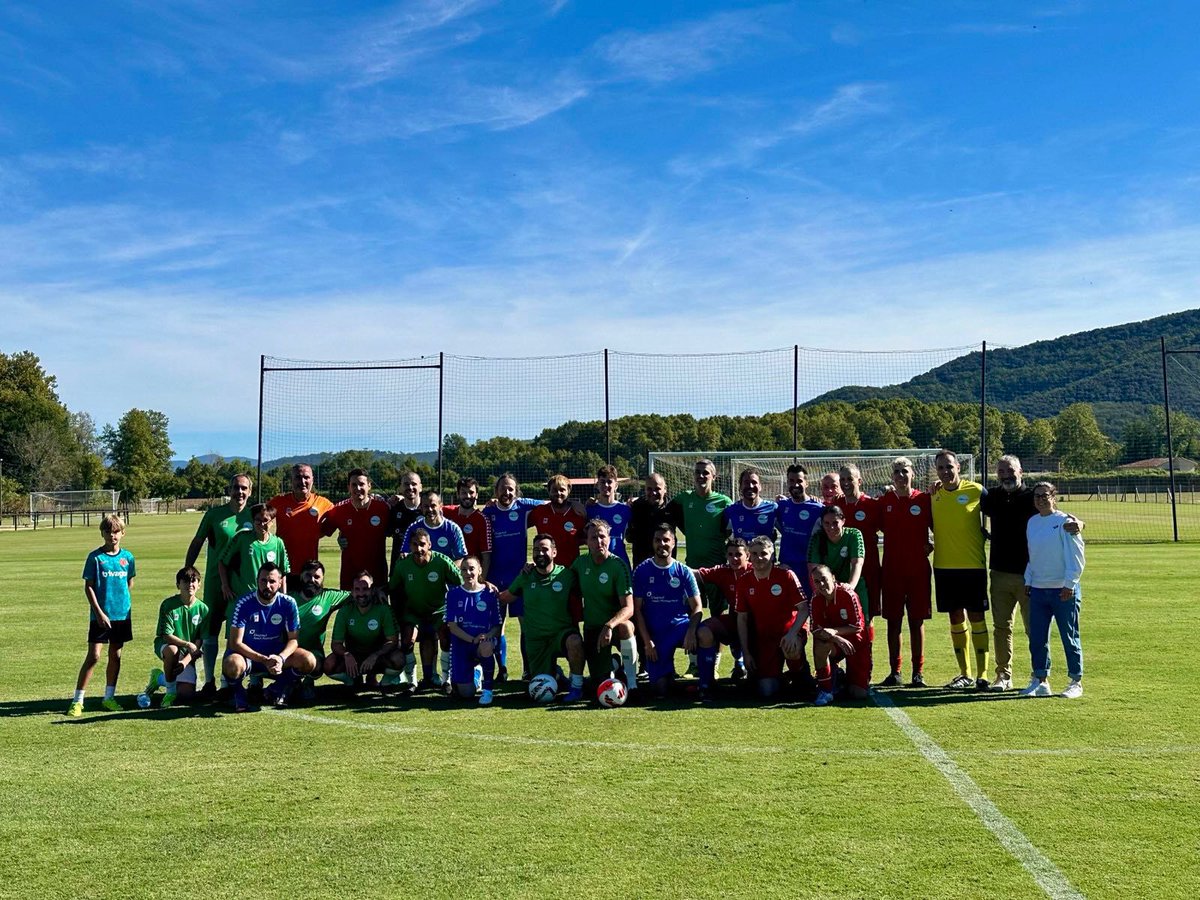 Cristian Zarroca Blanco (@cristianzarroca) on Twitter photo Gran matí de futbol i amics. Gent que val molt la pena. Gràcies als organitzadors <a href="/FutbolTres60/">Futboltres60</a> , companys d’equip <a href="/CiriaMarc/">Marc Ciria i Roig</a> <a href="/DuchMarc/">Marc Duch</a> <a href="/JoanFontes/">Dongcast</a> <a href="/Carlasurroca/">Carla</a> <a href="/AlbertMedina_C/">Albert Medina</a> i “rivals” <a href="/JCostaGr1978/">Joan Costa</a> <a href="/ivancabeza/">Ivan Cabeza</a> Gran matí de futbol i amics. Gent que val molt la pena. Gràcies als organitzadors <a href="/FutbolTres60/">Futboltres60</a> , companys d’equip <a href="/CiriaMarc/">Marc Ciria i Roig</a> <a href="/DuchMarc/">Marc Duch</a> <a href="/JoanFontes/">Dongcast</a> <a href="/Carlasurroca/">Carla</a> <a href="/AlbertMedina_C/">Albert Medina</a> i “rivals” <a href="/JCostaGr1978/">Joan Costa</a> <a href="/ivancabeza/">Ivan Cabeza</a>