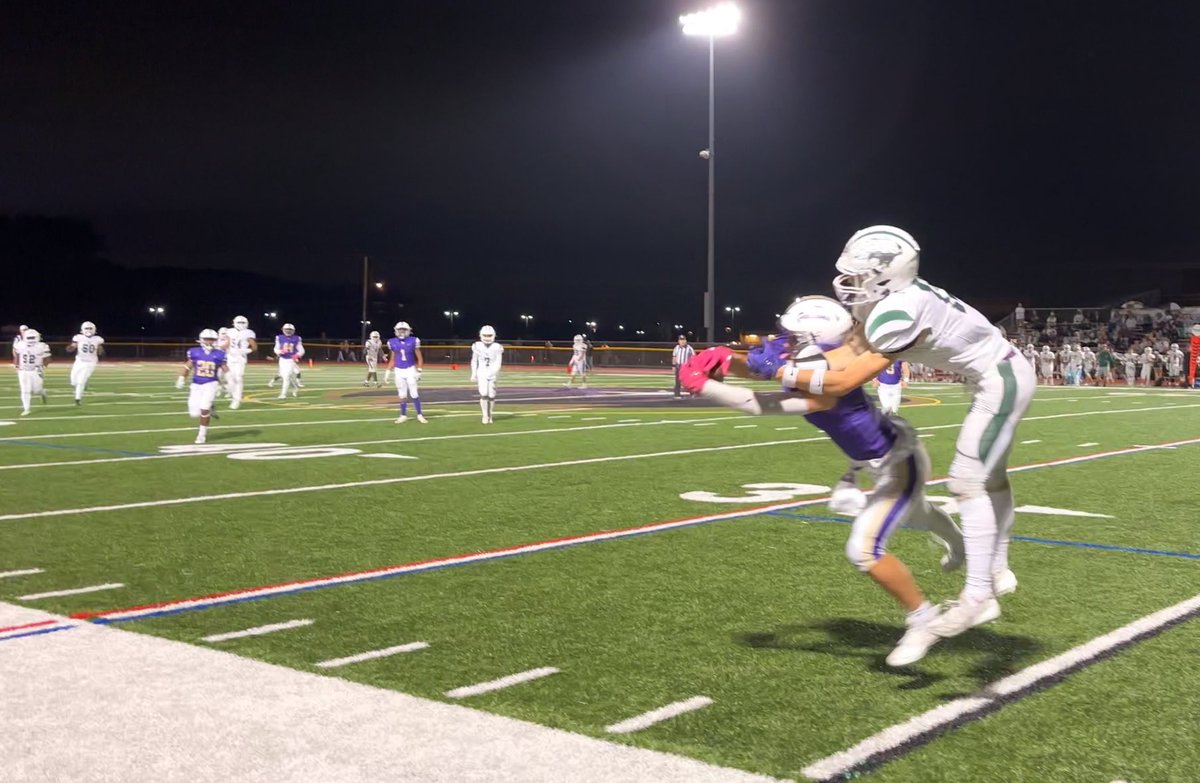 bcnjgridiron's tweet photo. Some photos from the action in Monroe’s 20-13 victory over J.F. Kennedy on Friday night.  #njfootball #bigcentral #BCCFOOTBALL #hsfootball @Monroe_FalconFB @JFK_Football https://t.co/JsNJR8mfOn