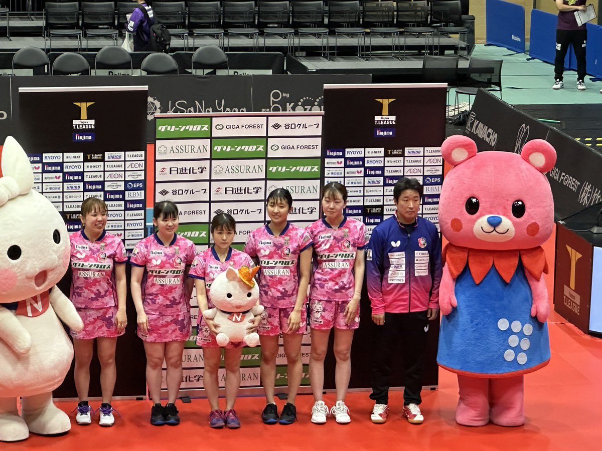 #九州アスティーダ
          VS
#京都カグヤライズ
in大牟田アリーナ

ホーム戦にて今シーズン初勝利‼️🤩🎉✨️
プレーも笑顔も最高でした‼️
応援タオルもGET🤭💕
お宝です🤤
#増田監督とアスティーダの選手達
感動と興奮をありがとうございました！そして見事な初勝利！おめでとうございました🤩