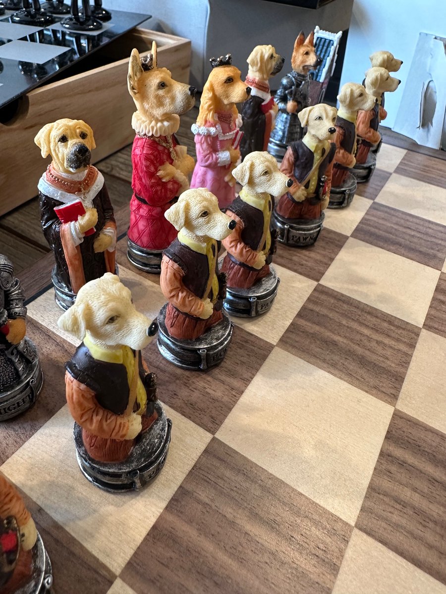 ScienceisLit1's tweet image. The number of distinct 40-move games in chess is far greater than the number of electrons in the observable universe. The number of electrons is approximately 10^79 , whilethe number of uniquechess games is 10^120 . #scienceislit #chessmath