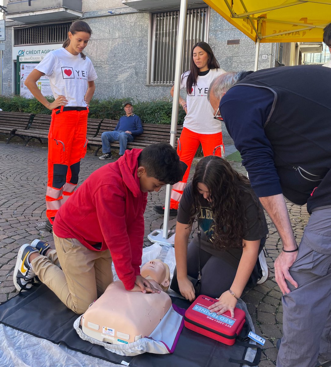 Aviscologno's tweet photo. Abbiamo portato a Cologno Monzese la Giornata mondiale del cuore. Utilizzo del defibrillatore e informazione sulle malattie cardio-celebro vascolari.
Come noi tanti altri volontari e volontarie Anpas presenti in più di 150 piazze italiane.
#WorldHeartDay #UseHeart #HeartYes https://t.co/2gECF4uBud