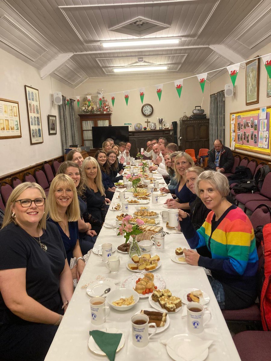 Diolch o galon am y gwahoddiad a’r croeso arbennig yn Nghapel Newydd Llanddarog heno.
Noson hyfryd a gwledd i ddilyn!