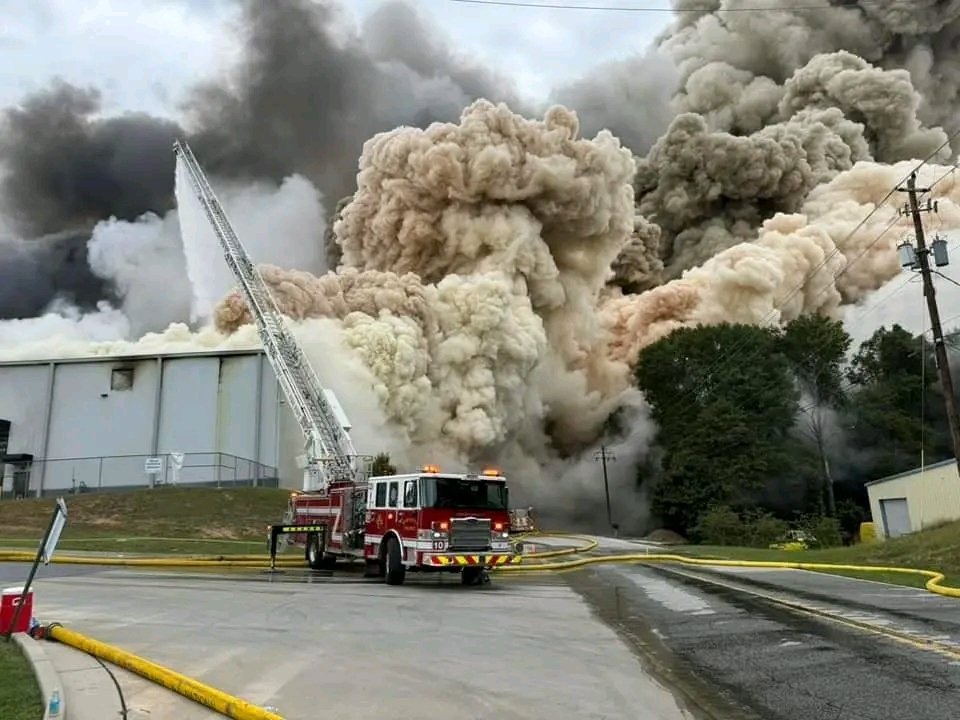 kiranjoshi235's tweet image. 😱😱
For anyone traveling by Conyers, Georgia on I-20, they are doing mass evacuations and shutting down the interstate due to the biochemical fire.
#BioLab #Conyers #Georgia