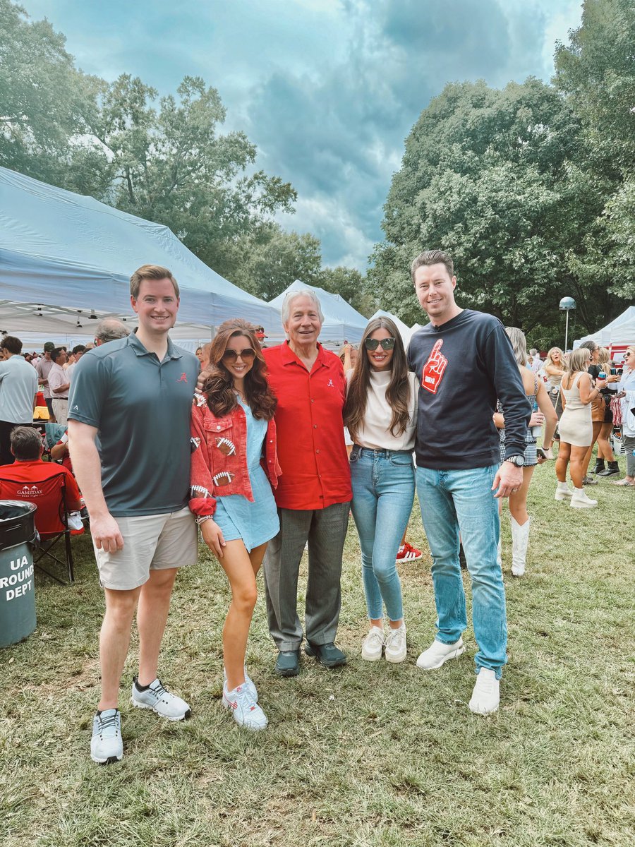 kennahallen's tweet photo. Favorite place to be on a Saturday. @davidadamcone with @CrainCompany got some great Quad content at our tailgate!🤣 

RTR to a great game &amp; WIN!♥️ 

@darbiloutcone | @makennahsdad https://t.co/SKJ04XIOBt