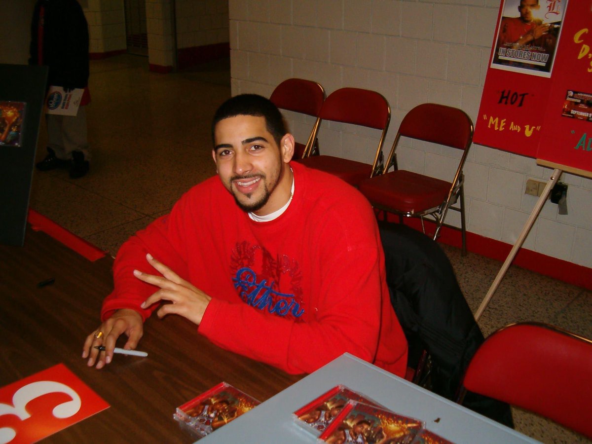 Ellen P (@empville27) on Twitter photo <a href="/Jeremy_CSZ/">#Ble55ed™</a> <a href="/Shoot360LOU/">Shoot 360 Louisville</a> <a href="/PeypeySiva3/">Peyton Siva Jr</a> <a href="/CoachDean19/">Dean Baumert</a> <a href="/1Coach_Scotty/">Scotty Sprigg</a> <a href="/BlakeMcCauley_/">Blake McCauley</a> <a href="/ashton_md21/">ashton</a> <a href="/ctilleyinc/">Charles Tilley</a> <a href="/clm250/">Lance McGarvey</a> <a href="/LukeWhitehead24/">Luke Whitehead</a> <a href="/baseboy124/">Mr. Basden</a> <a href="/lvilleshawn/">Taco Shawn</a> <a href="/joewahman526/">Uce-Joe</a> Can’t believe we walked past this guy today. Thought he looked familiar. Stopped in after volleyball. 2005 photo. <a href="/Jeremy_CSZ/">#Ble55ed™</a> <a href="/Shoot360LOU/">Shoot 360 Louisville</a> <a href="/PeypeySiva3/">Peyton Siva Jr</a> <a href="/CoachDean19/">Dean Baumert</a> <a href="/1Coach_Scotty/">Scotty Sprigg</a> <a href="/BlakeMcCauley_/">Blake McCauley</a> <a href="/ashton_md21/">ashton</a> <a href="/ctilleyinc/">Charles Tilley</a> <a href="/clm250/">Lance McGarvey</a> <a href="/LukeWhitehead24/">Luke Whitehead</a> <a href="/baseboy124/">Mr. Basden</a> <a href="/lvilleshawn/">Taco Shawn</a> <a href="/joewahman526/">Uce-Joe</a> Can’t believe we walked past this guy today. Thought he looked familiar. Stopped in after volleyball. 2005 photo.