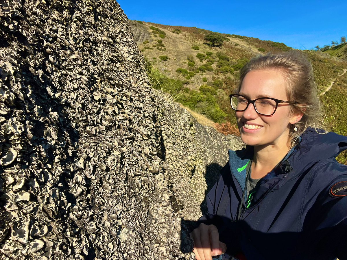 Obligatory selfie with Umbilicaria hirsuta on the Long Mynd (Shropshire Hills), where this is the only site in England to support this species! Kindly acquainted by the Shropshire #Lichen Group on a bright and blustery autumnal afternoon! The population here is mega!