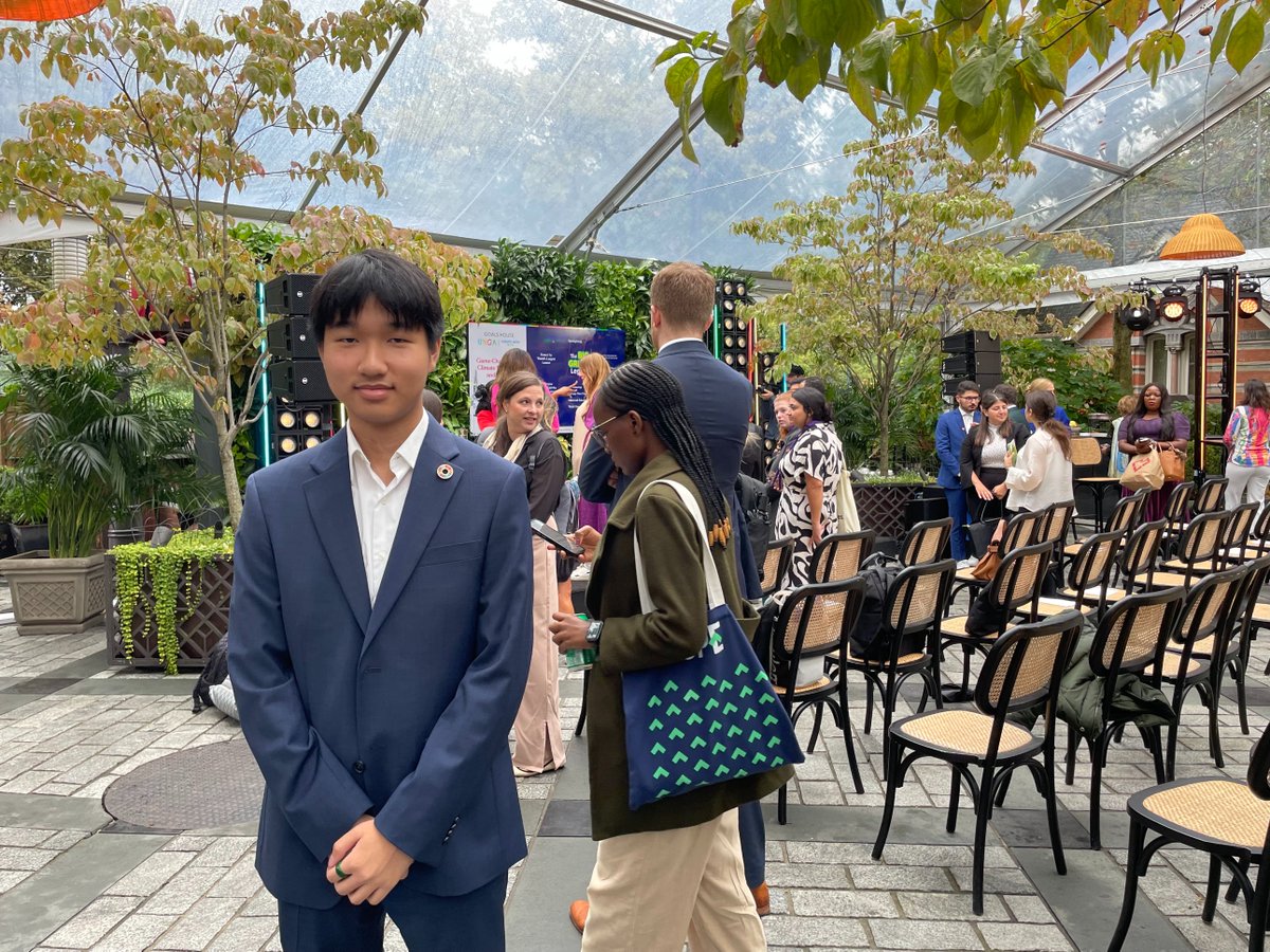 MrAhmedGaming's tweet photo. This past week my students were invited by @TheWorldsLesson to speak about their experiences with #MinecraftEdu at an event during the UN General Assembly! https://t.co/Bzhy5ZtMBN