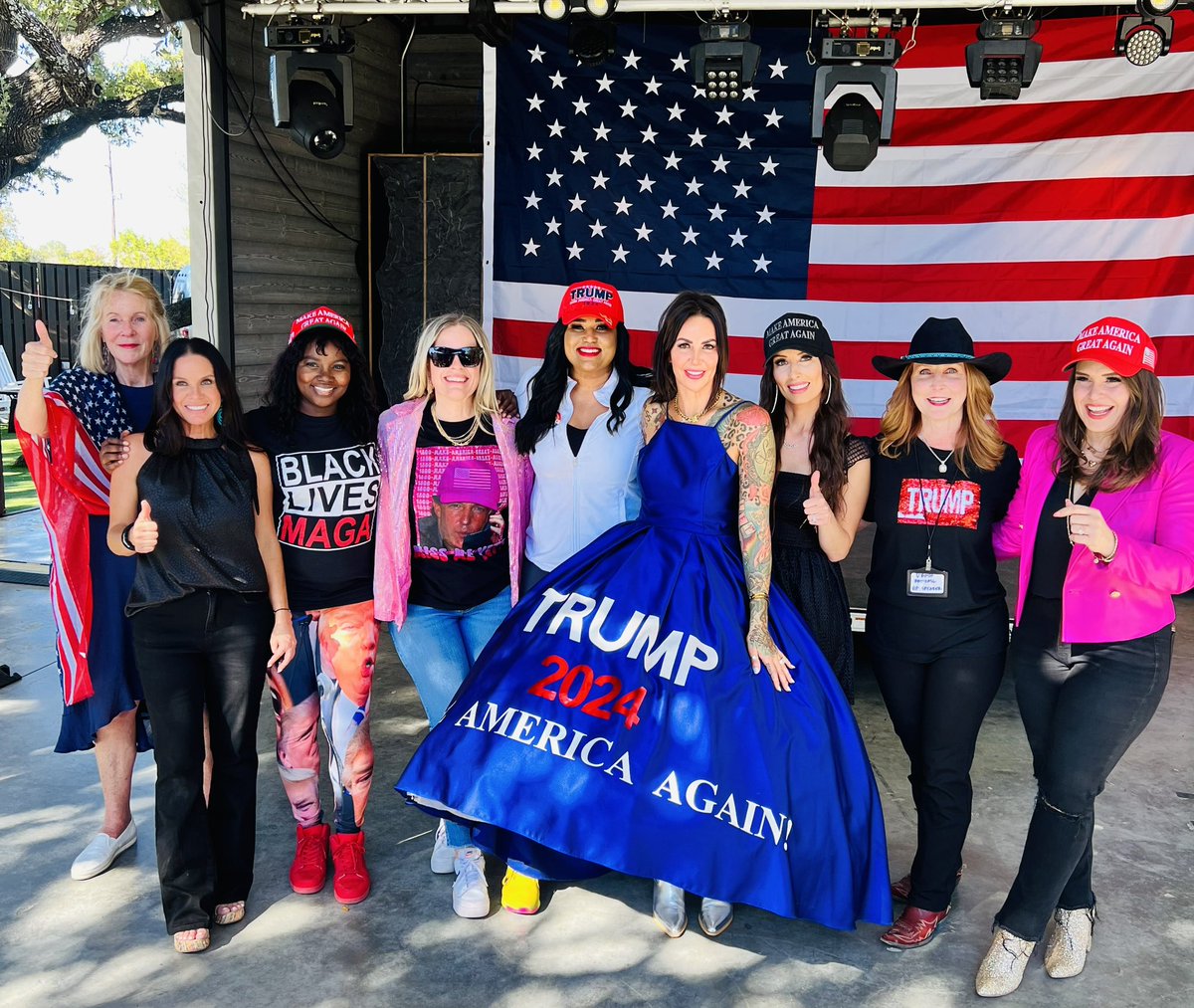ThinkerMichelle's tweet photo. Truly grateful to be surrounded and uplifted by these amazing Patriots! 

@freespeechdef @reallindseyg @SaraGonzalesTX @KamVTV @repshawnthierry @DrindaRandall @PaulaYScanlan 

#WomenForTrump https://t.co/AREBQgYrDb