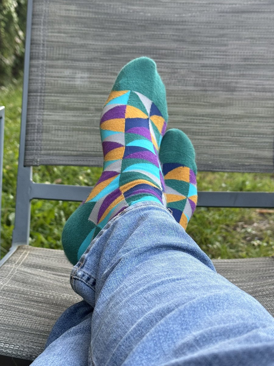 MtlCrisMaster's tweet photo. If ur an obedient and worthy lil fggt  I’ll let u rub ur face up and down that curve #feet #dom #worship https://t.co/sKszyO5enQ