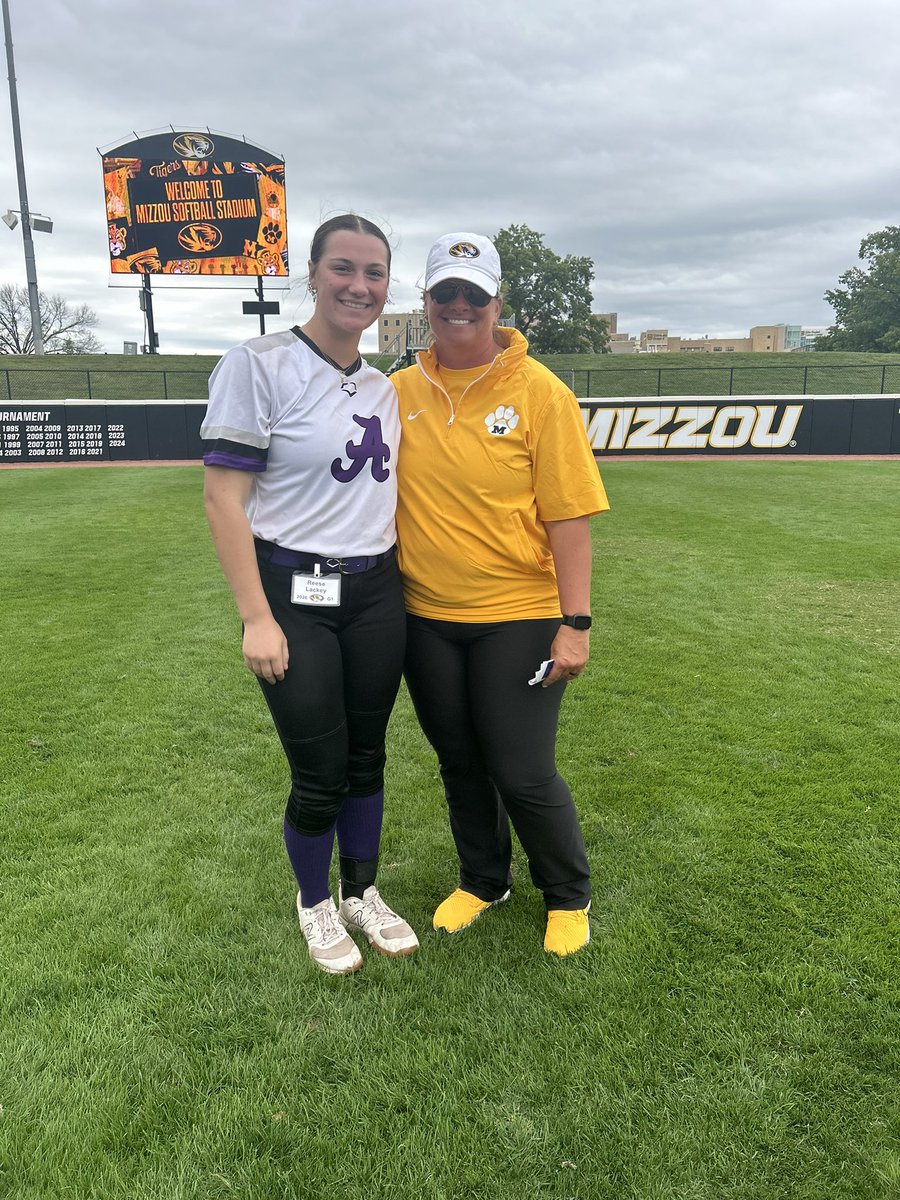 ReeseLackey_45's tweet photo. I had another great camp at @MizzouSoftball yesterday! I learned some new drills and received some great feedback! Thank you @CoachLarissaA @coachMarino11 @J_Cottrill_ @CoachBella42 for another great camp! @kdself18 @Aces_SoftballKC https://t.co/BaBj1KEZCV