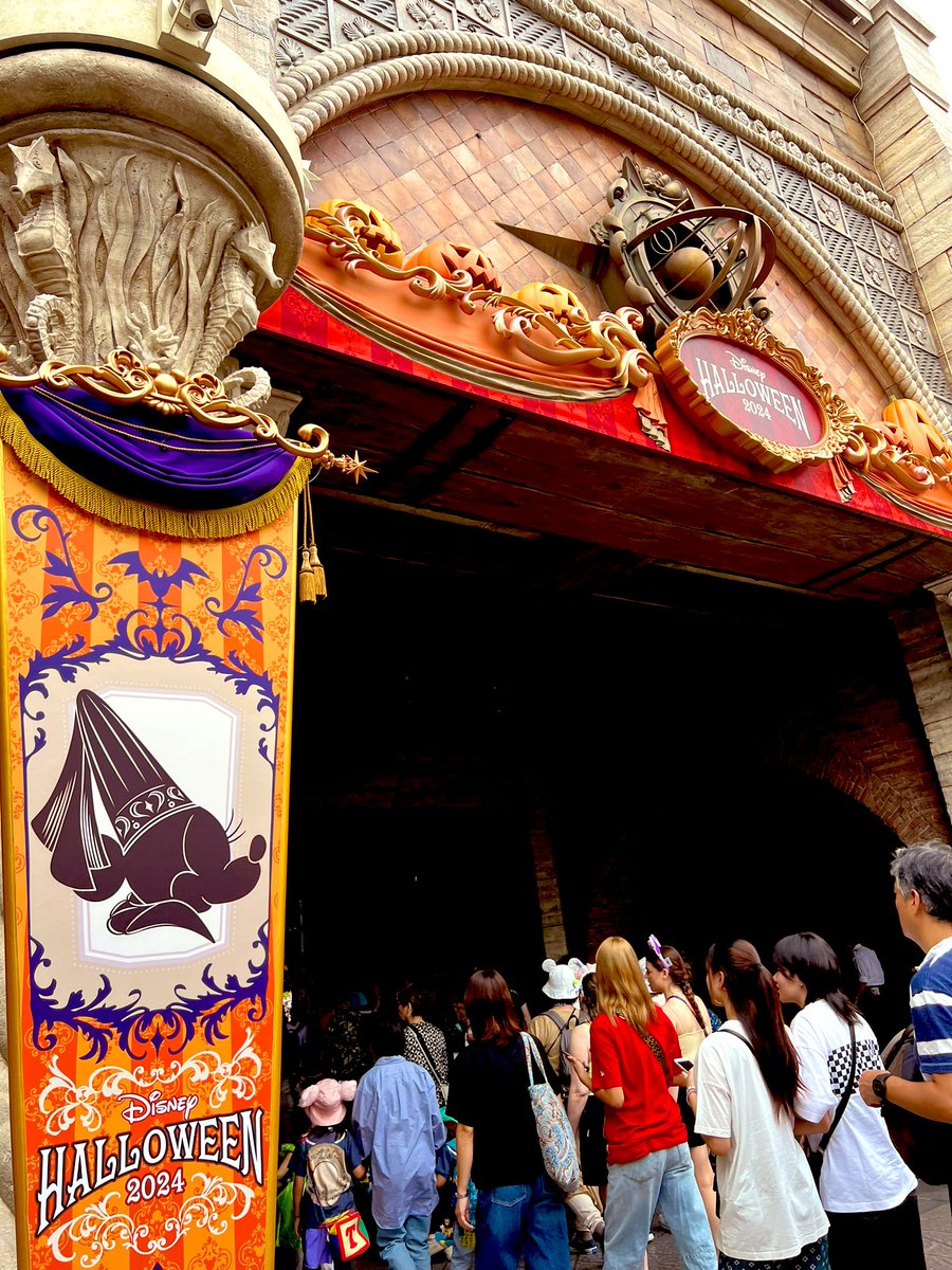 Disney_panda625's tweet photo. おはようございます！　いよいよハロウィンが始まるとの事で一足先に上の子の誕生日祝いも兼ねて行って来ました🎃　今年も家族仮装楽しめると良いなぁ(*°∀°*)
それでは、今日は週の始まり月曜日！
素敵な一日をーっ！！ https://t.co/P4Nomr8i7p