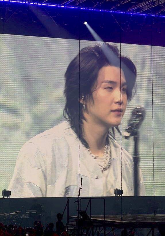 houriyng's tweet image. who just looks like that?