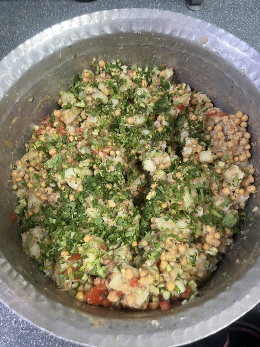 92 meals!! Our team cooked and delivered 92 meals this Saturday. We are grateful to Maitrayee Ghosh for sponsoring food this week. 🙏 
#GraceAndCare #communitykitchen