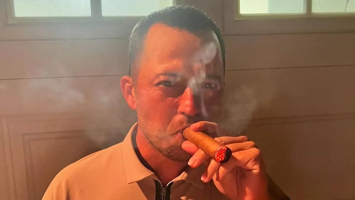 XanderLegion's tweet photo. 5 months. 3 cigars.  🚬😮‍💨 https://t.co/1zXAkK1lRQ