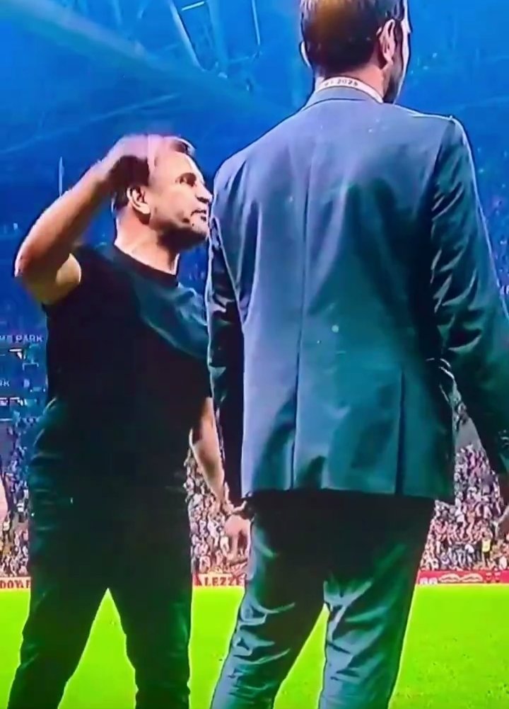 FB_Kerkuk's tweet photo. Biri laptopumda pozisyonun gerçeğini kameraya gösterdi diye sarı kart gördü (#JoséMourinho)
Diğeri hakemin kararını beğenmeyip hakemi tehdit eden ve hiçbir şey görmeyen (#OkanBuruk)
#TFF adaletini #sikeyim #Hacıosmanoğlu adaletini #sikeyim https://t.co/KCwtoZZB9T